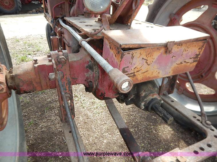 image for item K7364 1950 Mccormick Farmall H tractor