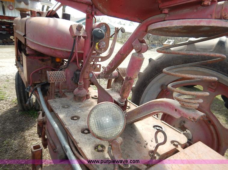 image for item K7364 1950 Mccormick Farmall H tractor