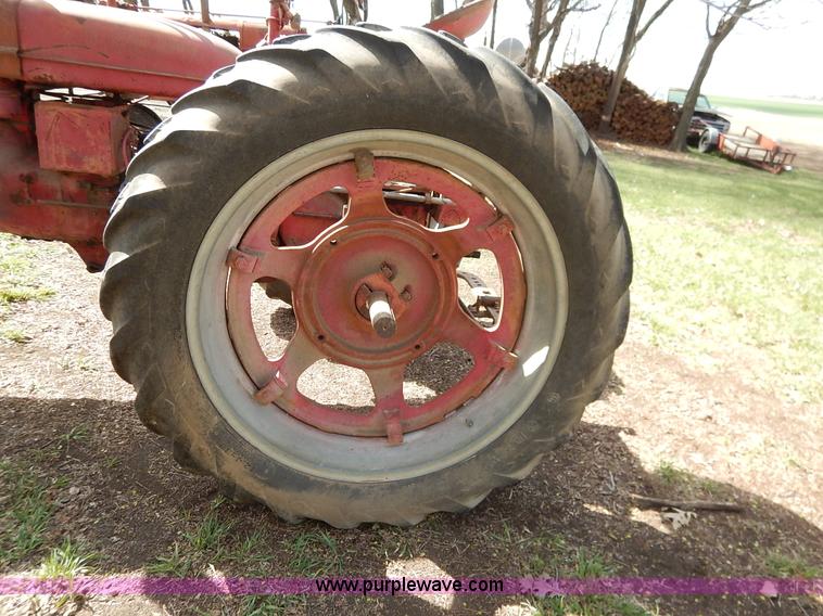 image for item K7364 1950 Mccormick Farmall H tractor