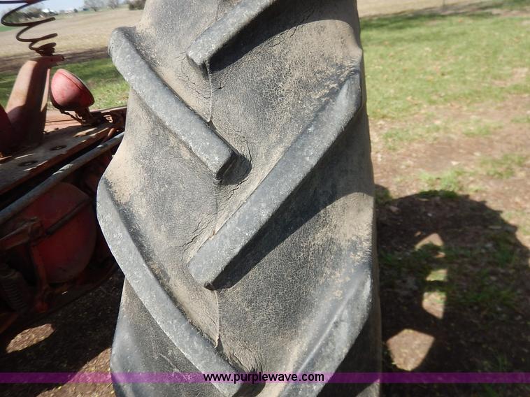 image for item K7364 1950 Mccormick Farmall H tractor