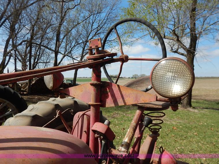 image for item K7364 1950 Mccormick Farmall H tractor