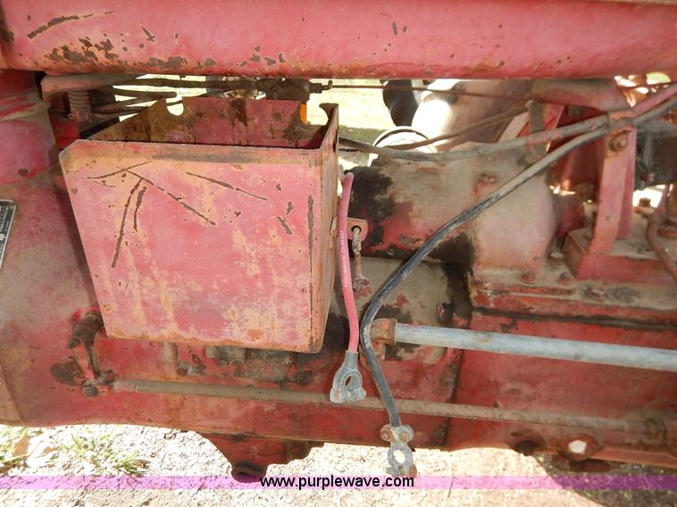 image for item K7364 1950 Mccormick Farmall H tractor