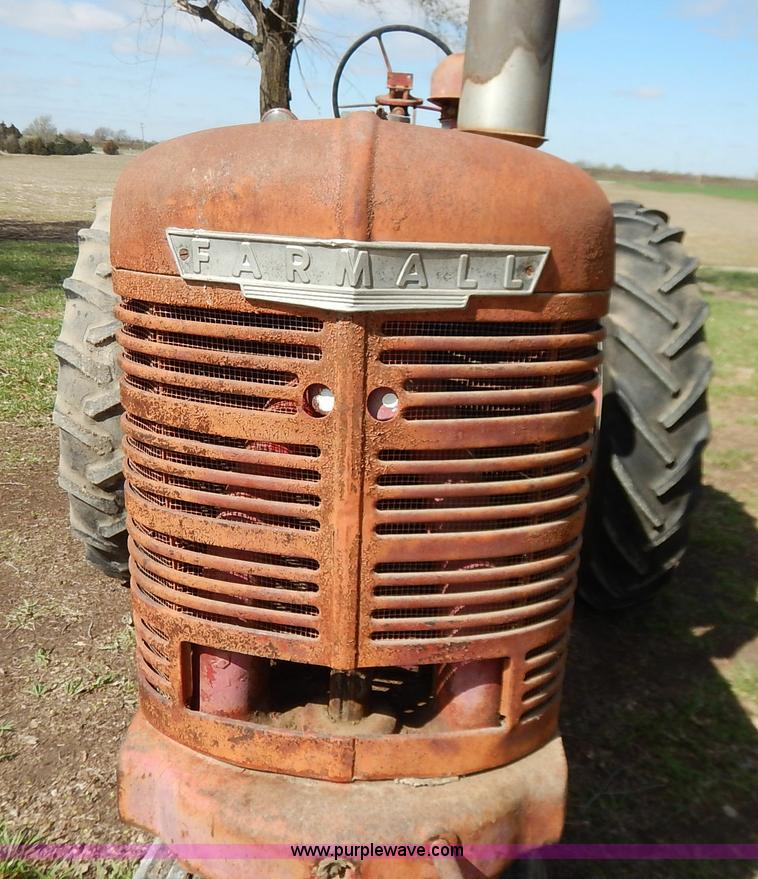 image for item K7364 1950 Mccormick Farmall H tractor