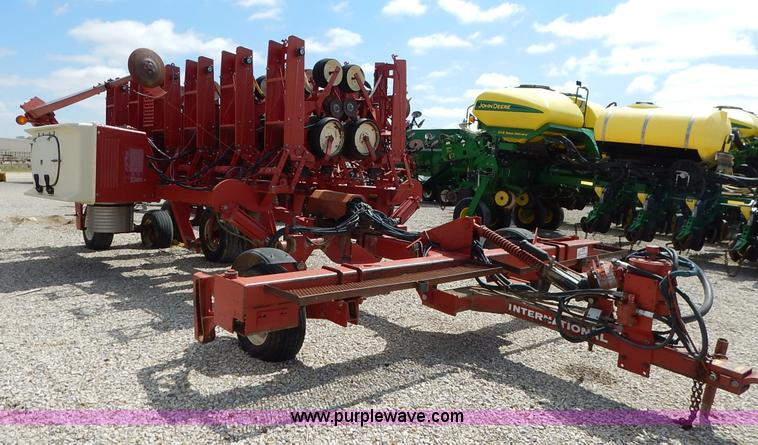 image for item K7365 International 800 Cyclo Air planter