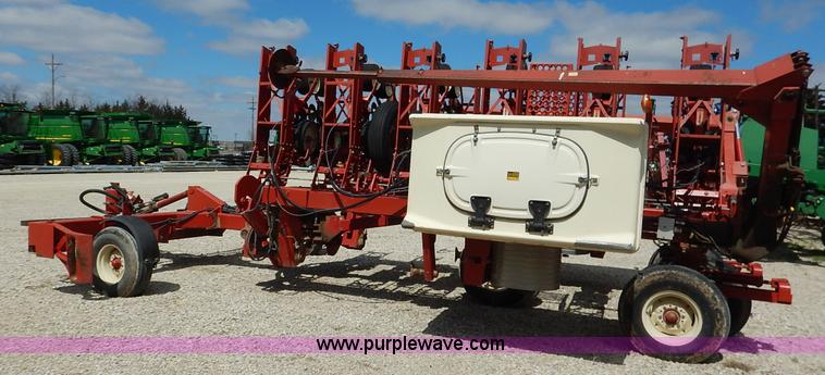 image for item K7365 International 800 Cyclo Air planter