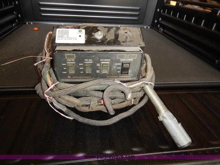 image for item K7365 International 800 Cyclo Air planter