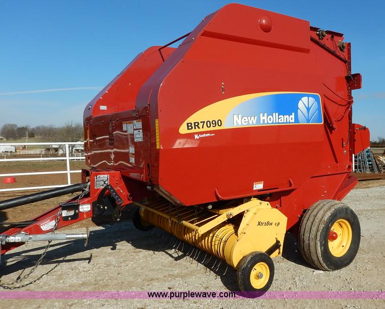 image for item K7369 2009 New Holland BR7090 round baler
