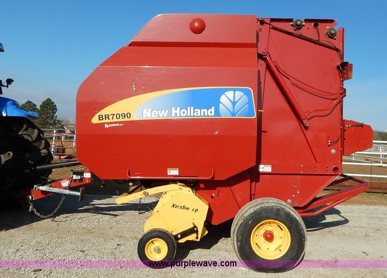 image for item K7369 2009 New Holland BR7090 round baler