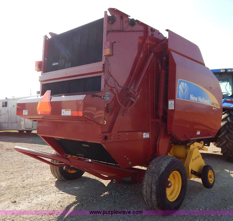 image for item K7369 2009 New Holland BR7090 round baler