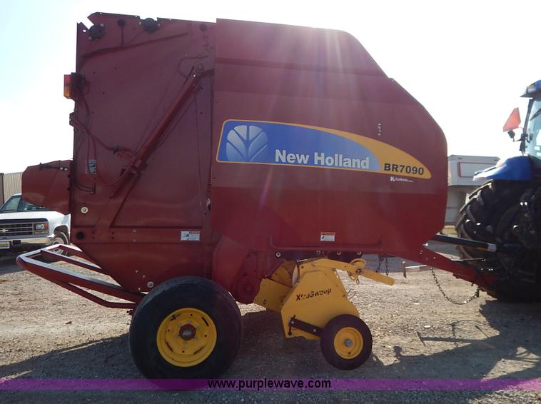 image for item K7369 2009 New Holland BR7090 round baler