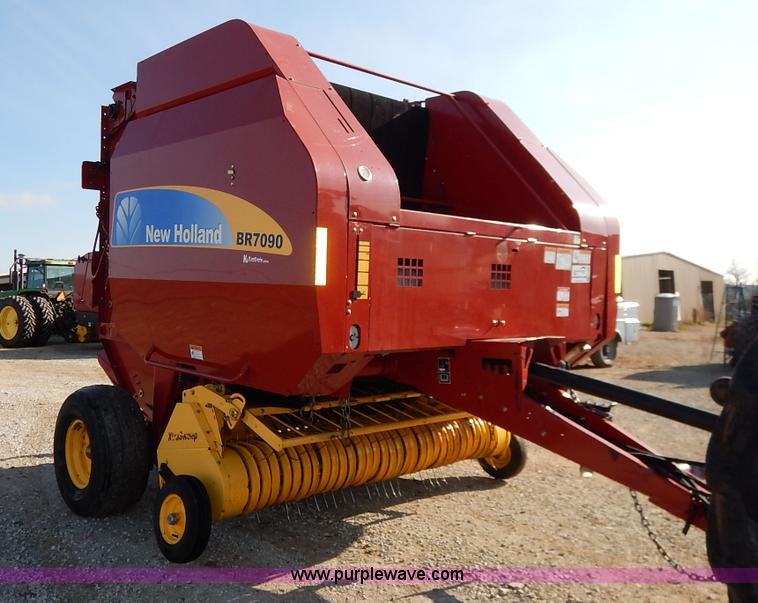 image for item K7369 2009 New Holland BR7090 round baler