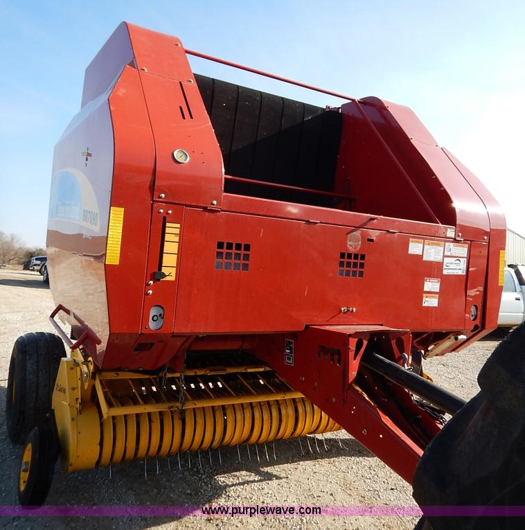 image for item K7369 2009 New Holland BR7090 round baler