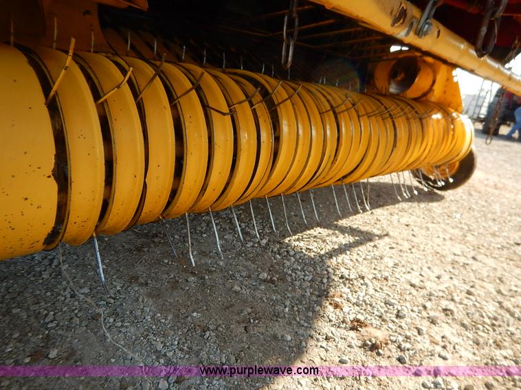 image for item K7369 2009 New Holland BR7090 round baler