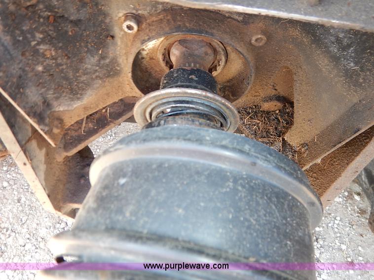 image for item K7369 2009 New Holland BR7090 round baler