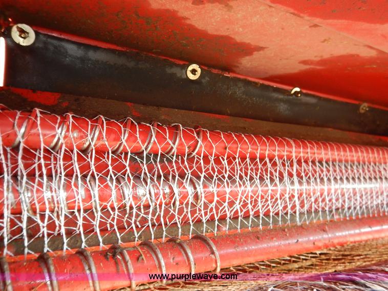 image for item K7369 2009 New Holland BR7090 round baler