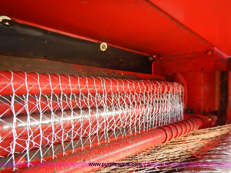 image for item K7369 2009 New Holland BR7090 round baler