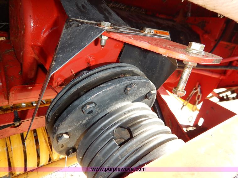 image for item K7369 2009 New Holland BR7090 round baler