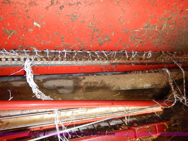 image for item K7369 2009 New Holland BR7090 round baler