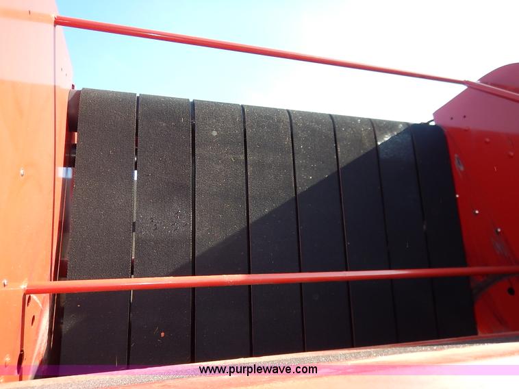 image for item K7369 2009 New Holland BR7090 round baler