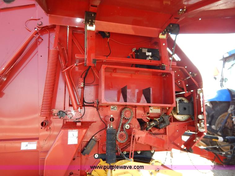 image for item K7369 2009 New Holland BR7090 round baler