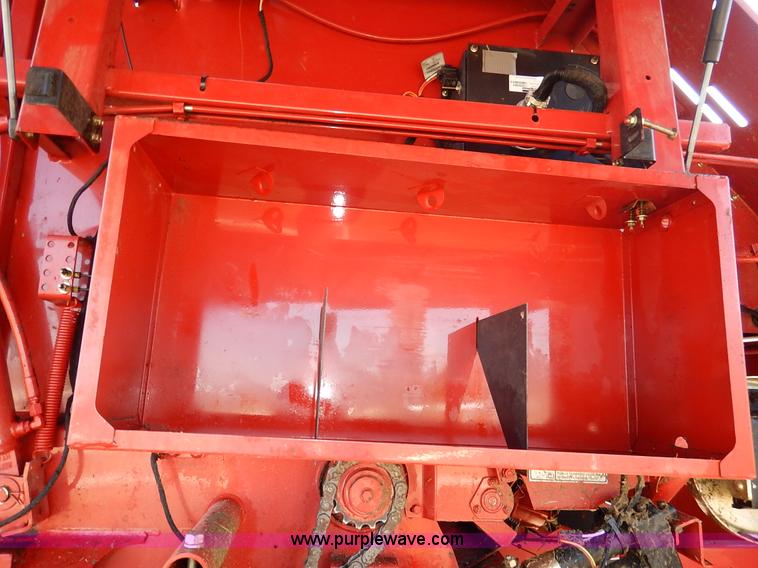 image for item K7369 2009 New Holland BR7090 round baler