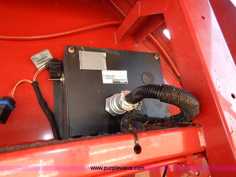 image for item K7369 2009 New Holland BR7090 round baler