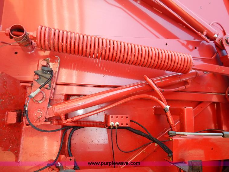 image for item K7369 2009 New Holland BR7090 round baler