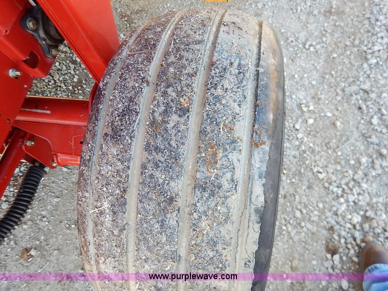 image for item K7369 2009 New Holland BR7090 round baler