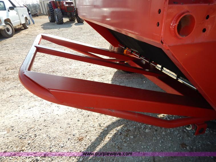 image for item K7369 2009 New Holland BR7090 round baler