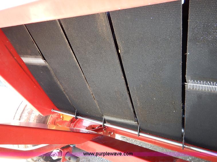 image for item K7369 2009 New Holland BR7090 round baler