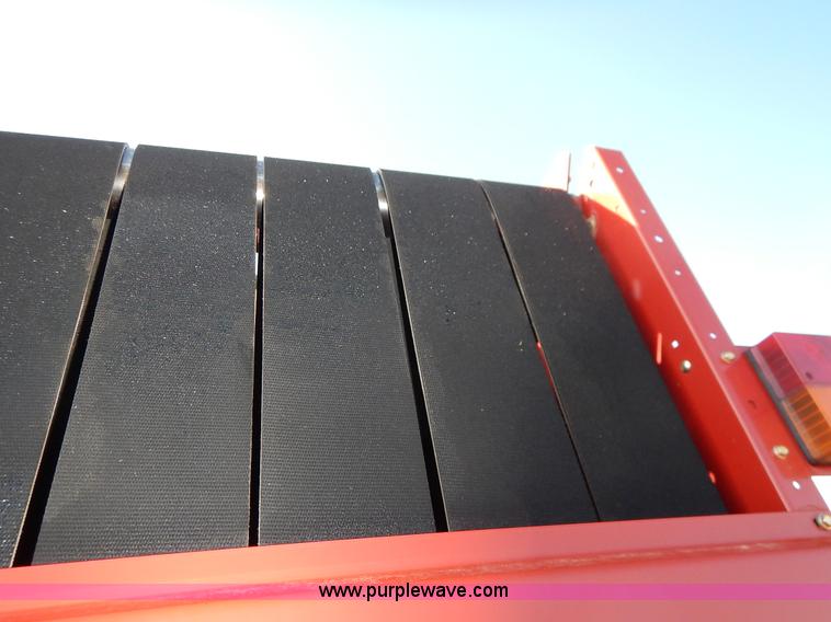 image for item K7369 2009 New Holland BR7090 round baler