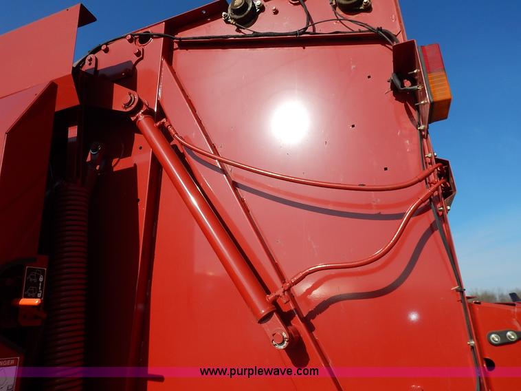 image for item K7369 2009 New Holland BR7090 round baler