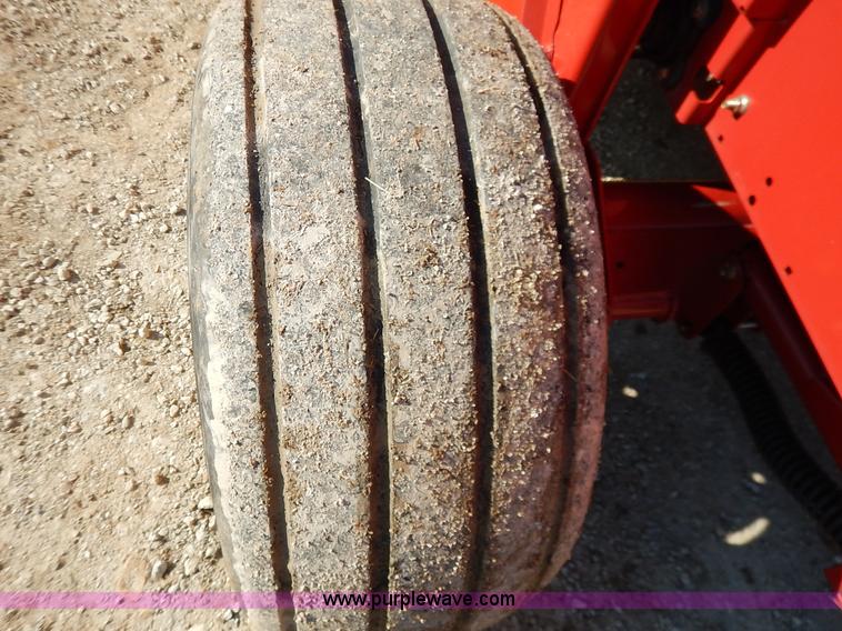 image for item K7369 2009 New Holland BR7090 round baler