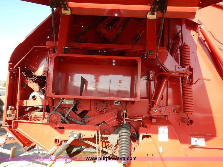 image for item K7369 2009 New Holland BR7090 round baler