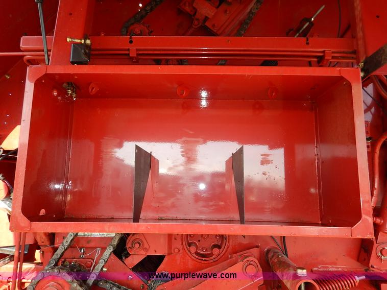 image for item K7369 2009 New Holland BR7090 round baler