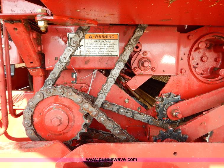 image for item K7369 2009 New Holland BR7090 round baler
