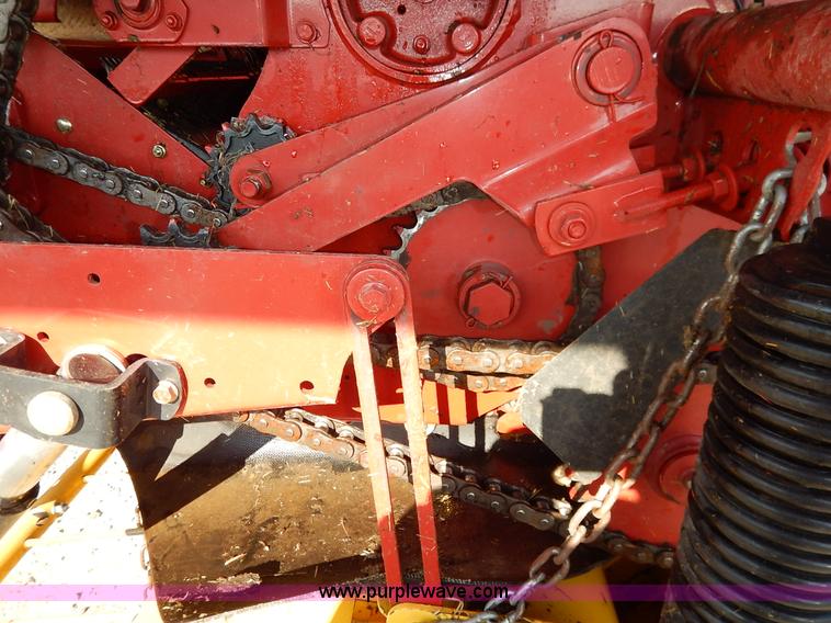 image for item K7369 2009 New Holland BR7090 round baler