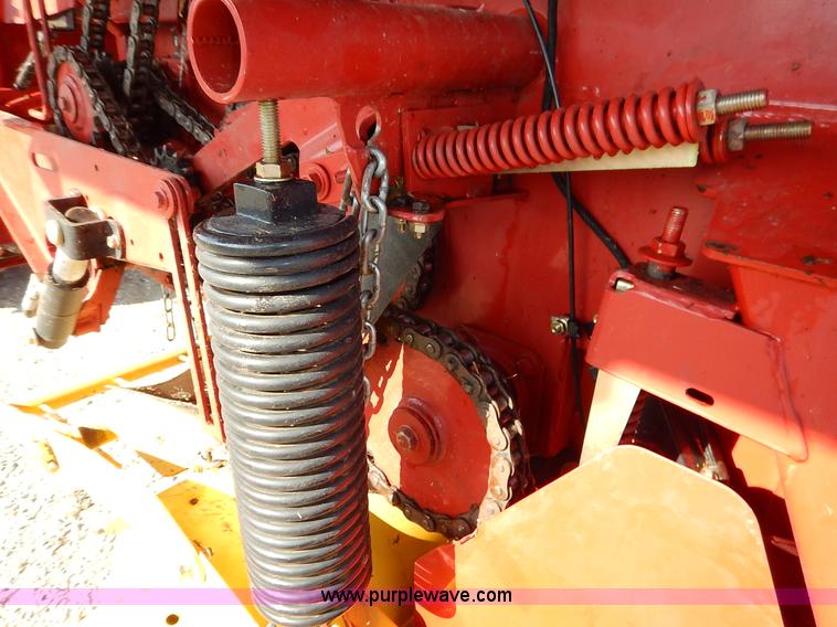 image for item K7369 2009 New Holland BR7090 round baler