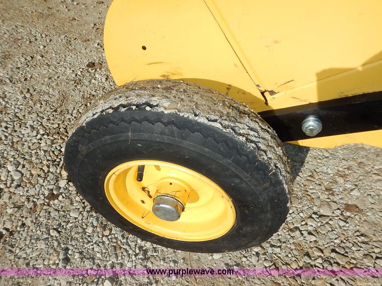 image for item K7369 2009 New Holland BR7090 round baler