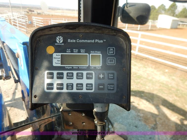 image for item K7369 2009 New Holland BR7090 round baler