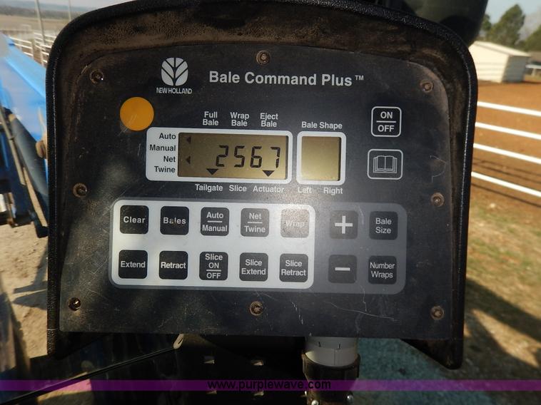 image for item K7369 2009 New Holland BR7090 round baler