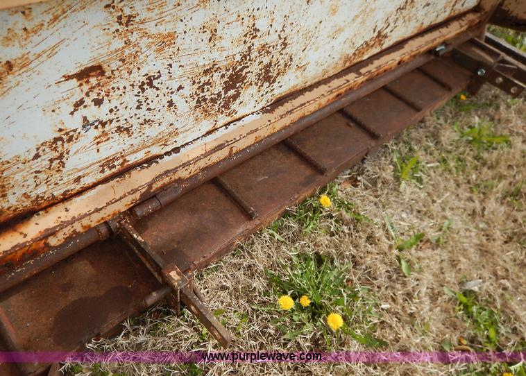 image for item K7391 Squeeze chute