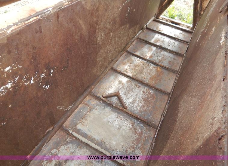 image for item K7391 Squeeze chute