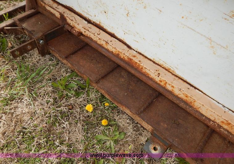 image for item K7391 Squeeze chute