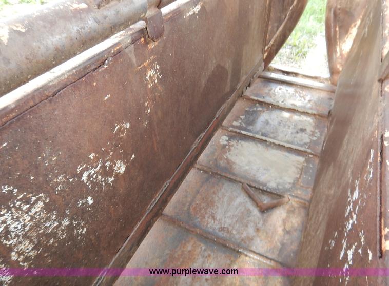 image for item K7391 Squeeze chute