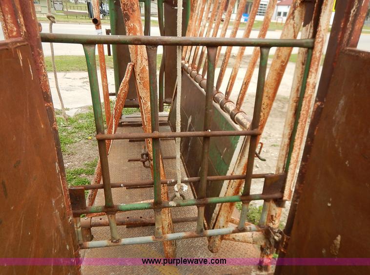 image for item K7400 Squeeze chute with Palpation cage