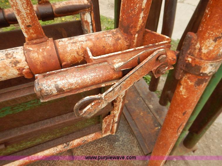 image for item K7400 Squeeze chute with Palpation cage