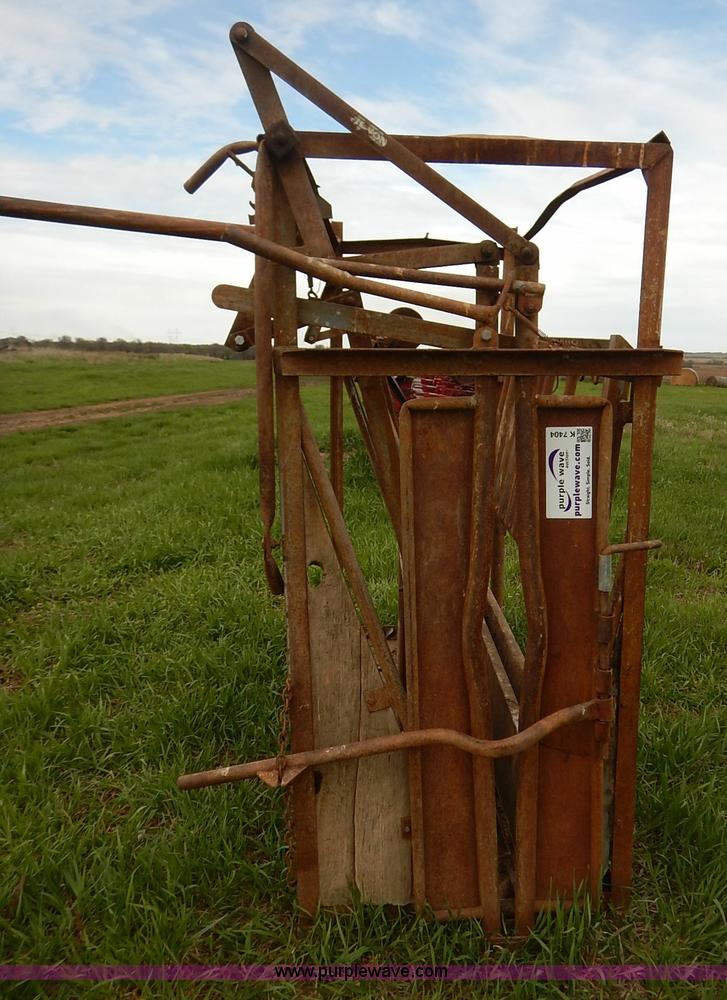 image for item K7404 Cattle squeeze chute