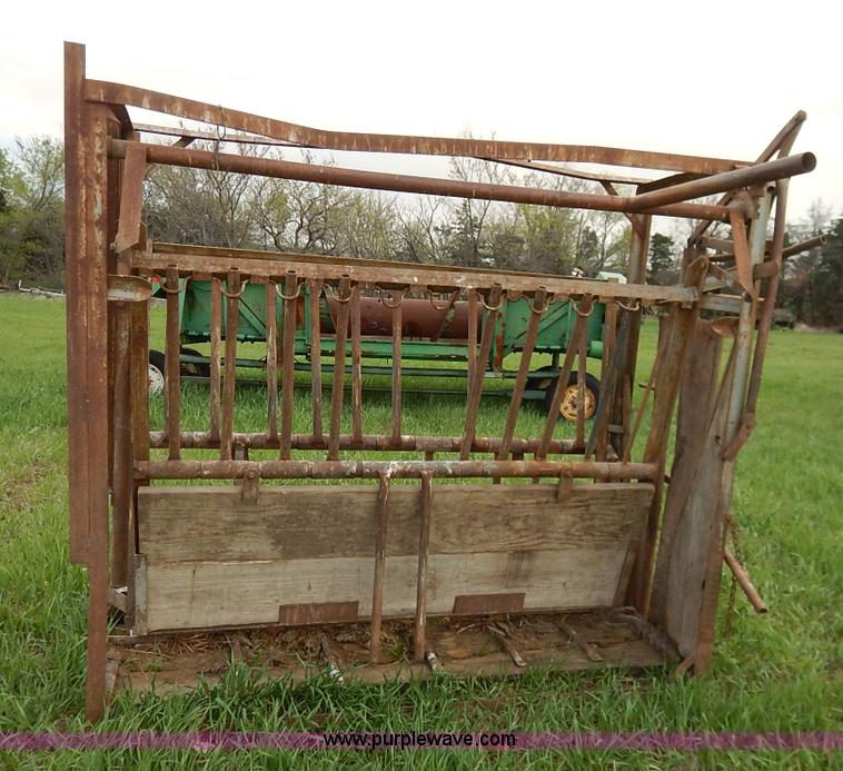 image for item K7404 Cattle squeeze chute