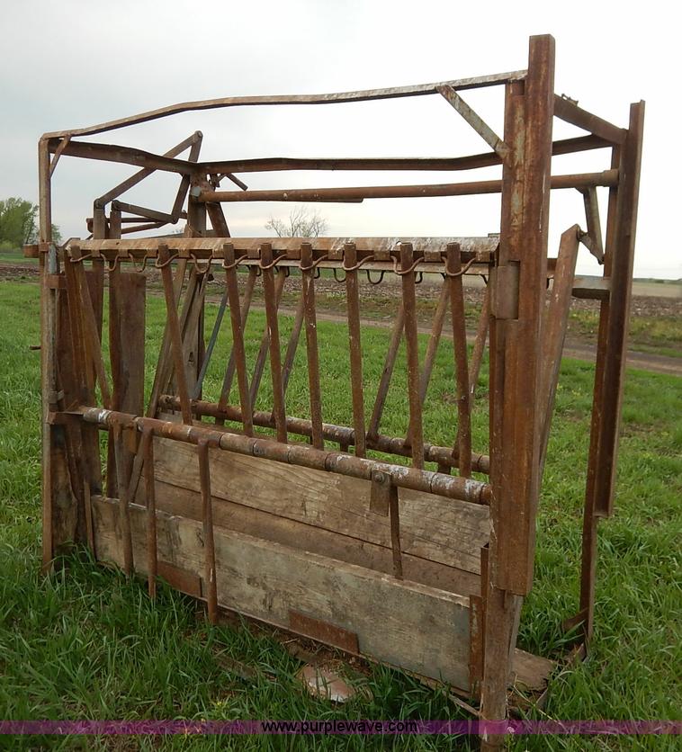 image for item K7404 Cattle squeeze chute